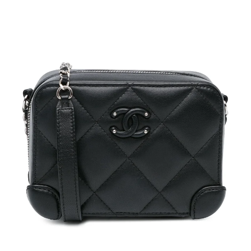 Chanel CC Quilted Lambskin Camera Case (SHG-93PTRz)