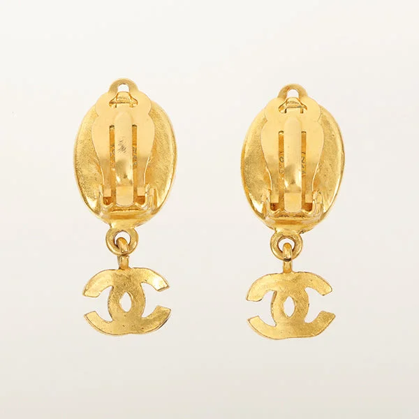 Chanel 1995 Made Oval Shell Cc Mark Earrings