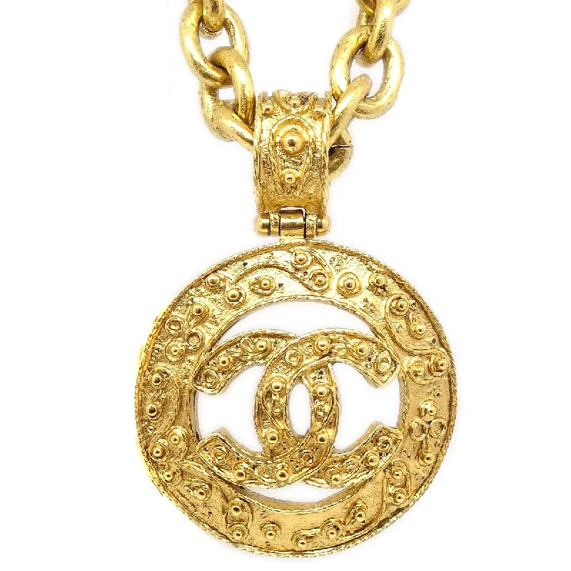 CHANEL 1994 Cutout Medallion Gold Chain Pendant Necklace ao34561